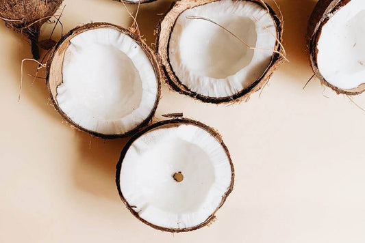 Waarom kokosolie niet mag ontbreken in jouw verzorgingsroutine - HappySoaps NL